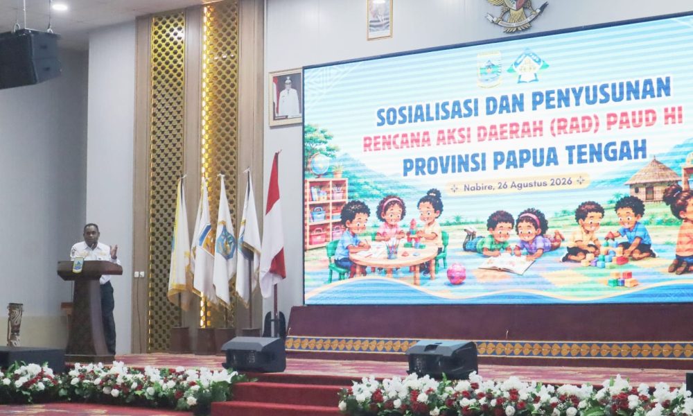 Asisten III Bidang Administrasi Umum Setda Papua Tengah, Viktor Fun, saat mewakili Gubernur Papua Tengah membuka kegiatan Sosialisasi dan Penyusunan RAD PAUD HI di Aula Ballroom Gubernur Papua Tengah, Nabire, Rabu (26/8/2026). Dok-Alvira