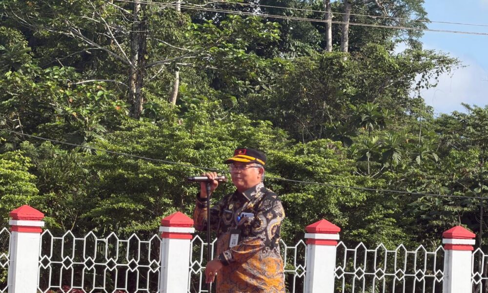 Sekretaris Daerah Kabupaten Yahukimo, Redison Manurung, S.Pd., M.Si., saat memimpin apel pagi yang diikuti 485 aparatur sipil negara (ASN) di lingkungan Pemkab Yahukimo, Kamis (3/9/2026). Dok- Mas CM