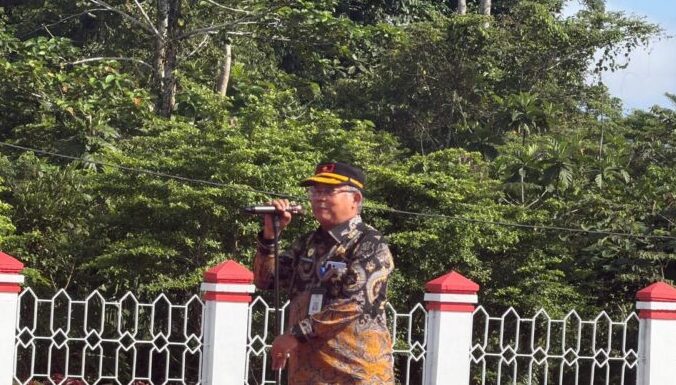 Sekretaris Daerah Kabupaten Yahukimo, Redison Manurung, S.Pd., M.Si., saat memimpin apel pagi yang diikuti 485 aparatur sipil negara (ASN) di lingkungan Pemkab Yahukimo, Kamis (3/9/2026). Dok- Mas CM